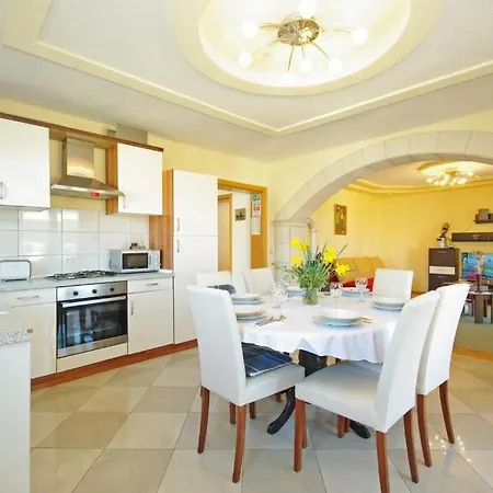 Rose Apartment *