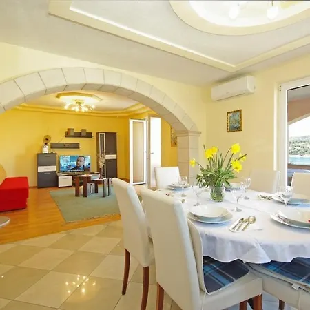 Rose Apartment *