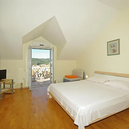 Rose Apartment *