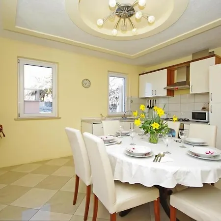 Rose Apartment Sumartin